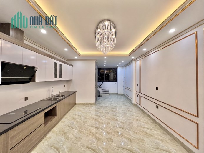 Siêu phẩm nhà phố Thụy Khuê, ô tô vào tận nhà, 7 tầng có thang máy DT 52m2, cách mặt phố 10m