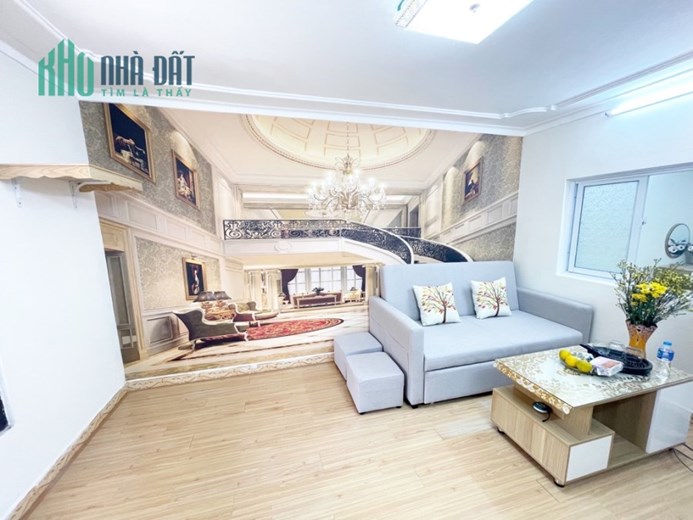 Bán TT Quỳnh Mai- nhỉnh 2 tỉ-ttsd dưới 100m2-nhà đẹp ở luôn-full nội thất-ô tô đỗ cầu thang-view