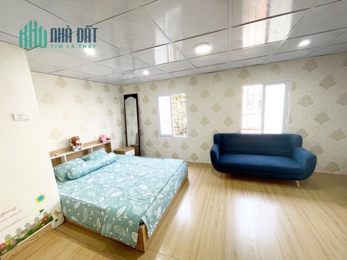 Bán TT Quỳnh Mai- nhỉnh 2 tỉ-ttsd dưới 100m2-nhà đẹp ở luôn-full nội thất-ô tô đỗ cầu thang-view