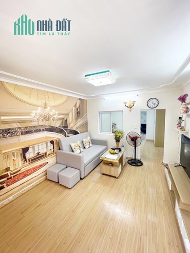 Bán TT Quỳnh Mai- nhỉnh 2 tỉ-ttsd dưới 100m2-nhà đẹp ở luôn-full nội thất-ô tô đỗ cầu thang-view
