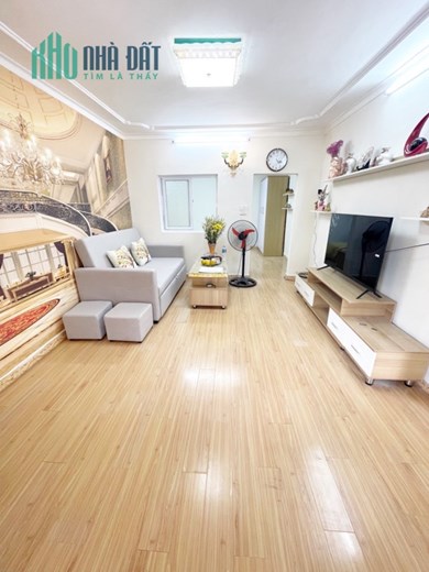 Bán TT Quỳnh Mai- nhỉnh 2 tỉ-ttsd dưới 100m2-nhà đẹp ở luôn-full nội thất-ô tô đỗ cầu thang-view