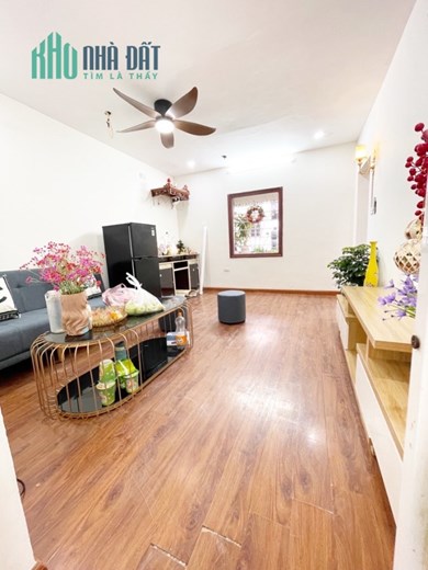 Bán TT 8/3- chưa đến 2 tỉ-sdtt 70m2-nhà đẹp ở luôn-full nội thất-ô tô đỗ cầu thang-view đẹp