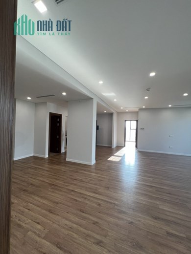 Hiếm ! căn 4PN 2WC -CC Golden Palace  142m2 giá 8.1 tỷ NTCB view thoáng mát