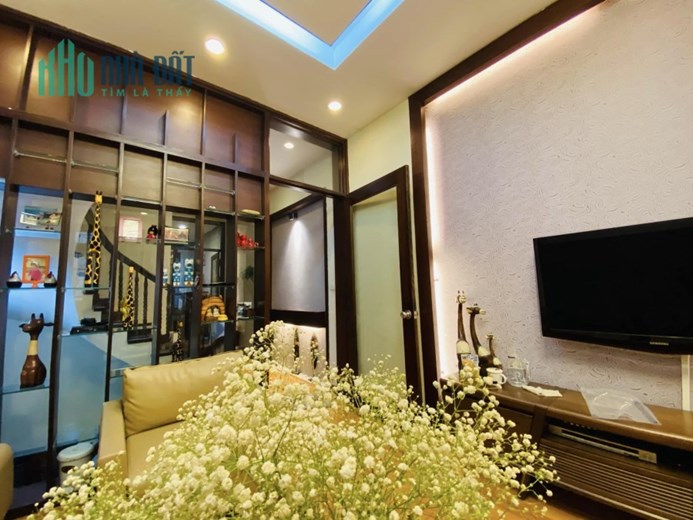Nhà đẹp Hoàng Cầu, Đống Đa, 48m2, MT: 5m, Ô Tô tránh, kinh doanh đỉnh. Giá 11,6 tỷ