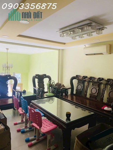 CHỈ XÍU 6TỶ- GIÁP QUẬN 1- NHÀ HXH-NGUYỄN VĂN CỪ-SÁT MẶT TIỀN-SỔ ĐẸP-5 LẦU HOÀN CÔNG ĐỦ