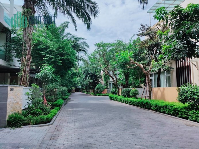 Bán Biệt Thự  KĐT Việt Hưng Khu VIP đẳng cấp thượng lưu,210m2, 4 Tầng,MT 10m,Hơn 29 Tỷ