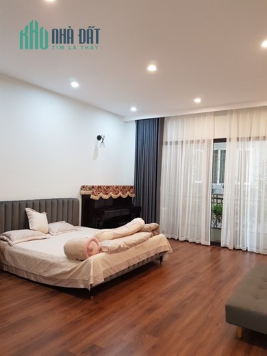 Bán gấp nhà đê Tô Hoàng – Quận Hai Bà Trưng, ngõ thông, rộng ô tô tránh, kinh doanh, giá nhỉnh 8 tỷ.