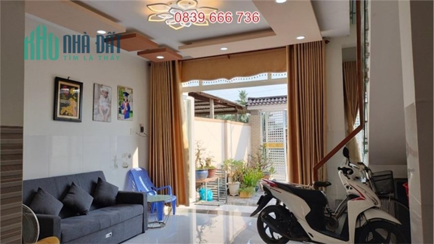 Đặc Quyền Sở Hữu: Nhà 3 Phòng Ngủ, Gần Khu Dân Cư