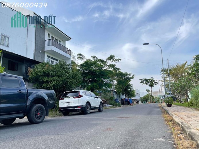 Bán đất đường Lê Văn Lương Nhà Bè Khu vui chơi công viên 2500m2 MT đường 12m thông đường số 1 20m