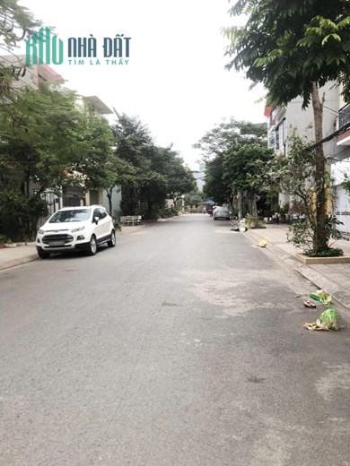 Bán gấp lô đất 80m2 mặt đường Khúc Thừa Dụ 2 giá tốt