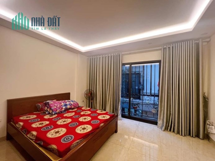 HIẾM!!! Nhà Đẹp Phường Bồ Đề, Ngõ Rộng Gần Hồ, Ôtô Đổ Cổng, 35m2, 5 Tầng, Nhỉnh 3 Tỷ.