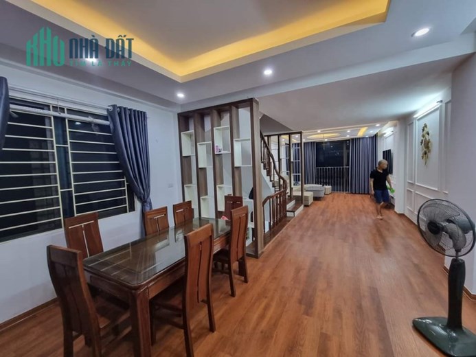 Bán Nhà Phường Bồ Đề, Ngõ Rộng Thông Ôtô Tránh, Kinh Doanh, 80m2, 4 Tầng, Nhỉnh 8,5 Tỷ.