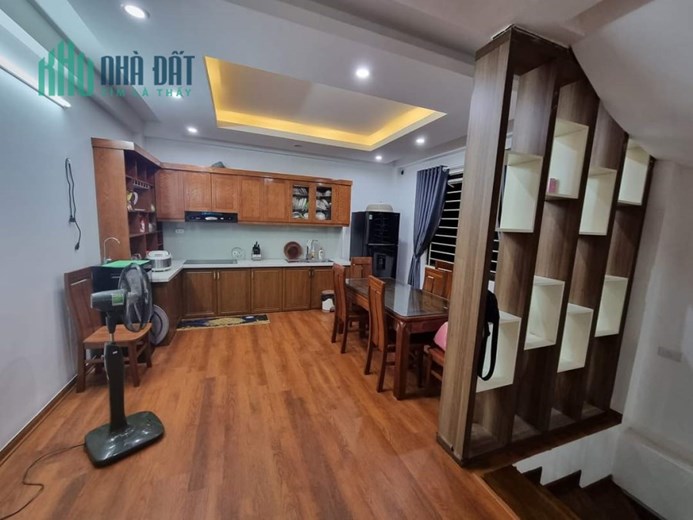 Bán Nhà Phường Bồ Đề, Ngõ Rộng Thông Ôtô Tránh, Kinh Doanh, 80m2, 4 Tầng, Nhỉnh 8,5 Tỷ.