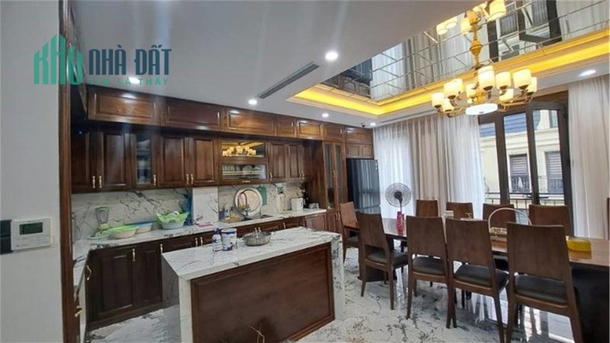 Nhà Ngọc Thụy, 2 ô tô tránh,7 tầng thang máy, 40m2, giá 6,8 tỷ