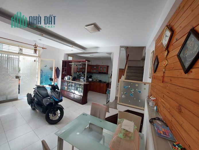 Bán Nhà Đẹp Khu Vip Hồ Biiểu Chánh QPN- 40m2 - 5 Tầng- Ngang Khủng 6m- Nở Hậu- Gần Sân Bay- Chỉ 6,8