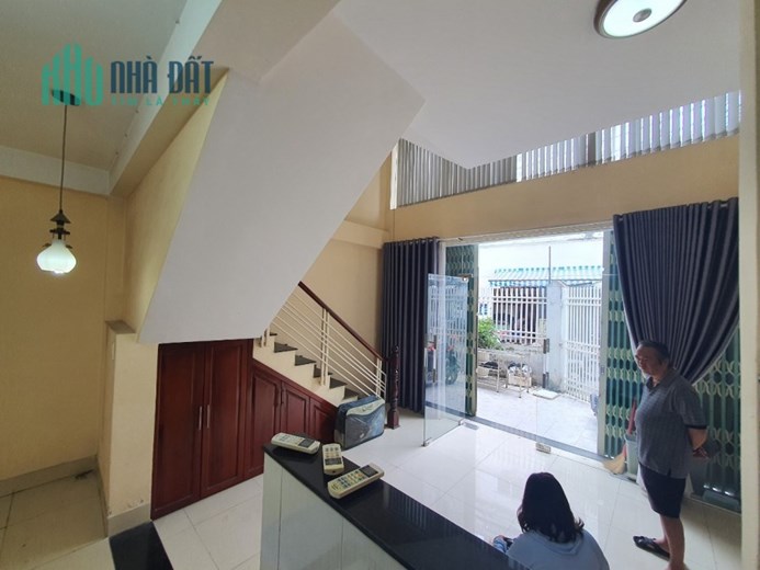 Bán nhà HXH Thành Thái, Quận 10, ngang hiếm 5m, DT: 50m2, nhà 3 lầu đẹp,  nhỉnh 6 tỷ hơn.