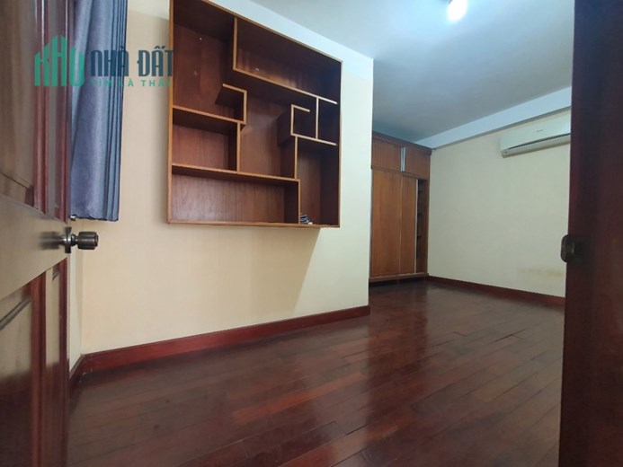 Bán nhà HXH Thành Thái, Quận 10, ngang hiếm 5m, DT: 50m2, nhà 3 lầu đẹp,  nhỉnh 6 tỷ hơn.