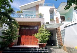 BIỆT THỰ SIÊU HIẾM - KHU VIP - VỊ TRÍ GẦN CHỢ - NGÂN HÀNG- KINH DOANH ĐỈNH - 216M2 - CHỈ 14.99 TỶ