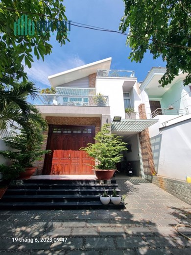BIỆT THỰ SIÊU HIẾM - KHU VIP - VỊ TRÍ GẦN CHỢ - NGÂN HÀNG- KINH DOANH ĐỈNH - 216M2 - CHỈ 14.99 TỶ