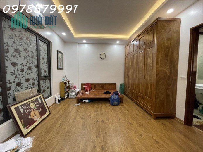 Cần bán nhà phố Đội Cấn,phân lô,sát phố,đủ nội thất,39M*5T,chỉ 5.25tỷ