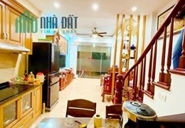 BÁN NHÀ PHỐ GIANG VĂN MINH QUẬN BA ĐÌNH HÀ NỘI - DT:32M2 6 TẦNG 3 P NGỦ MT:3.8M GIÁ: 5.85 TỶ .