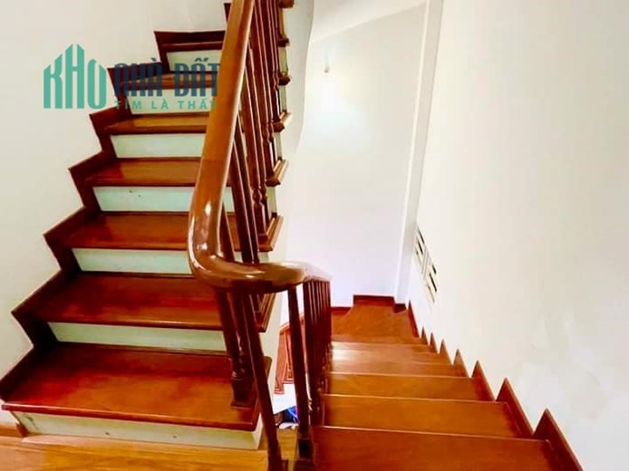 BÁN NHÀ PHỐ GIANG VĂN MINH QUẬN BA ĐÌNH HÀ NỘI - DT:32M2 6 TẦNG 3 P NGỦ MT:3.8M GIÁ: 5.85 TỶ .