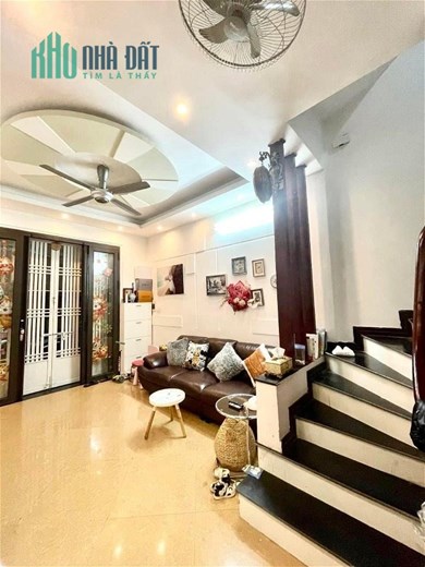Bán nhà phố Kim Mã 30m2x5 tầng,  nhà mới đón Tết chỉ 1 nhà ra phố, kinh doanh online, giá 6.8 tỷ