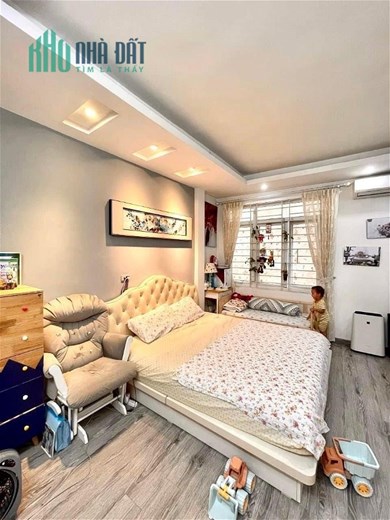 Bán nhà phố Kim Mã 30m2x5 tầng,  nhà mới đón Tết chỉ 1 nhà ra phố, kinh doanh online, giá 6.8 tỷ