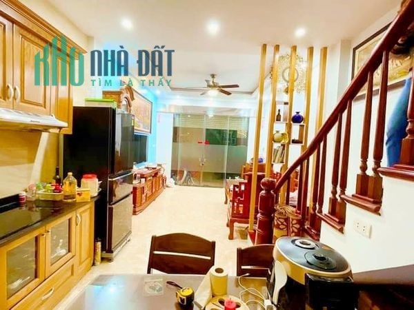 CẦN BÁN NHÀ PHỐ GIANG VĂN MINH QUẬN BA ĐÌNH HÀ NỘI - DT:32M2 6 TẦNG 3 P NGỦ MT:3.8M GIÁ: 5.85 TỶ