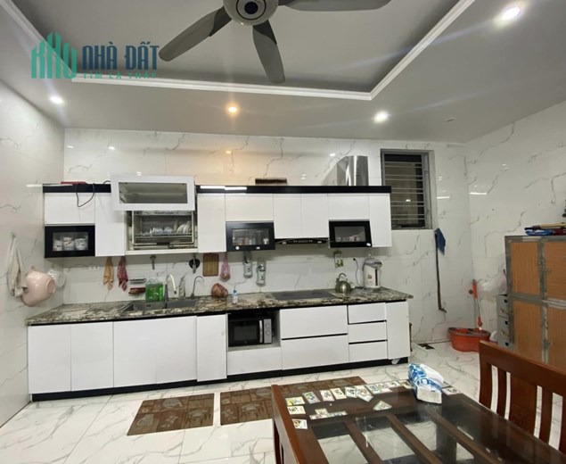 BÁN GẤP NHÀ PHỐ TRƯỜNG CHINH: 49M2, NHÀ 5 TẦNG ĐẸP LONG LANH, NGÕ THÔNG, Ô TÔ ĐỖ, NHỈNH 7 TỶ