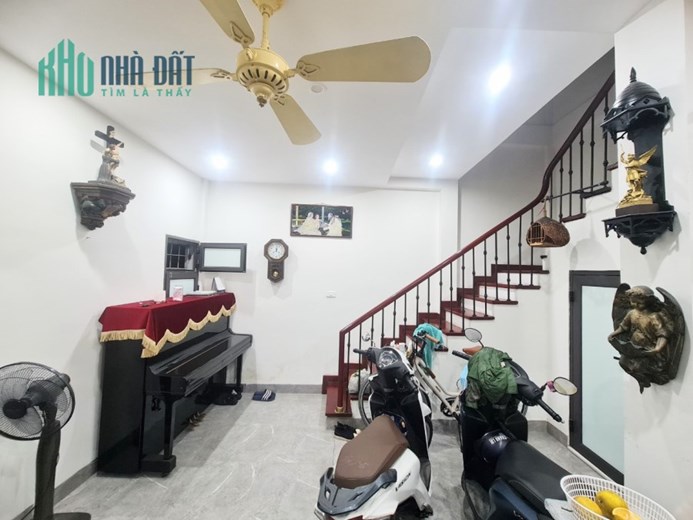 Cần Bán nhà Đặng Văn Ngữ gần ÔTô đỗ cửa full nội thất 45m 5Tg MT 5,0m chỉ 6,5 tỷ LHCC