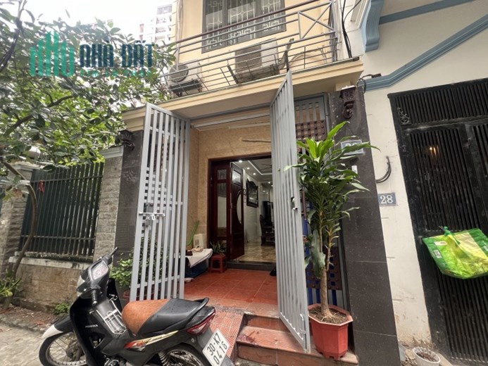 Bán nhà Ngọc Lâm,Long Biên 4 tầng ,56m,gần chợ,hàng hiếm nhỉnh 4 tỷ