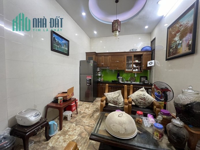 Bán nhà Ngọc Lâm,Long Biên 4 tầng ,56m,gần chợ,hàng hiếm nhỉnh 4 tỷ
