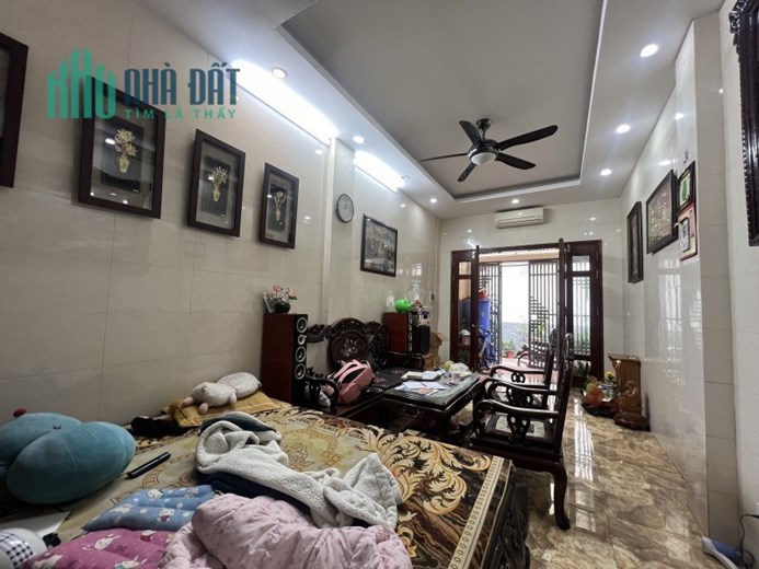 Bán nhà Ngọc Lâm,Long Biên 4 tầng ,56m,gần chợ,hàng hiếm nhỉnh 4 tỷ