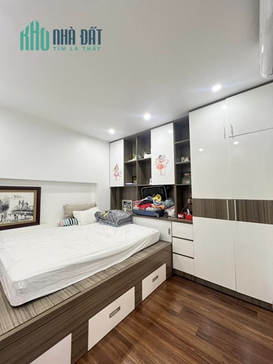 Bán Nhà Ngõ 93 Phố Hoàng Văn Thái 43m2 x 5 tầng, 4 phòng ngủ, khu phân lô ô tô tránh vào nhà, nội