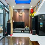♪ Nhà Hoàng Diệu Kiệt thẳng, cạnh Công Viên, 3 tầng đẹp