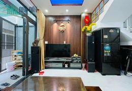 ♪ Nhà Hoàng Diệu Kiệt thẳng, cạnh Công Viên, 3 tầng đẹp