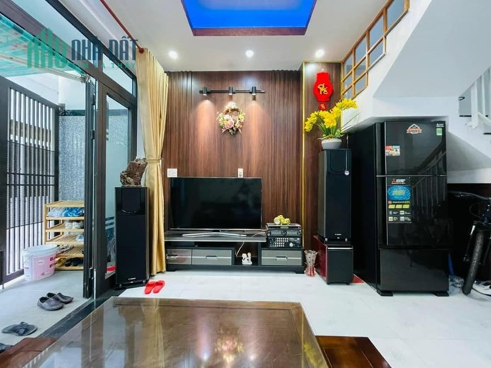 ♪ Nhà Hoàng Diệu Kiệt thẳng, cạnh Công Viên, 3 tầng đẹp