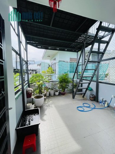 ♪ Nhà Hoàng Diệu Kiệt thẳng, cạnh Công Viên, 3 tầng đẹp