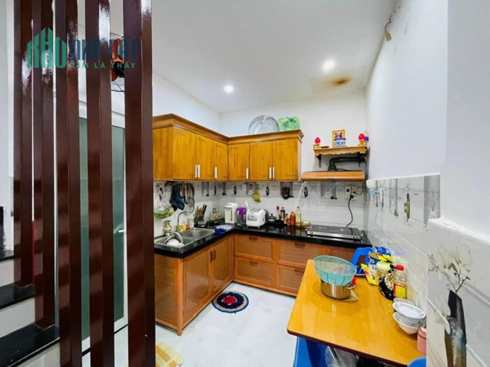 ♪ Nhà Hoàng Diệu Kiệt thẳng, cạnh Công Viên, 3 tầng đẹp