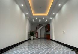 BÁN NHÀ MỚI ĐÓN NĂM MỚI, phố NGỌC TRÌ 40m, 5 tầng, giá 3 tỷ. mới kính koong, chỉ việc ở.