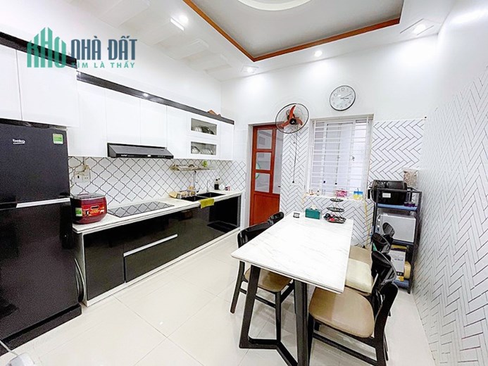 Bán nhà ngõ 132 An Đà, diện tích 44m 3 tầng GIÁ 2.5 tỉ ngõ nông