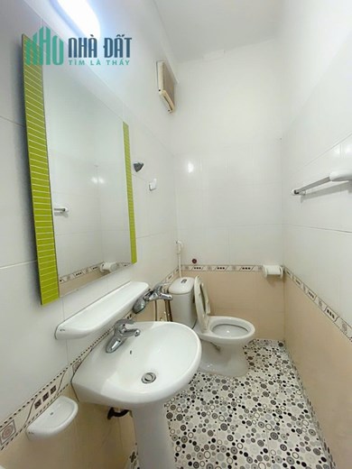 Bán nhà Xóm Trung - Văn Cao, diện tích 40m 3 tầng GIÁ 2.05 tỉ ô.tô tận cửa