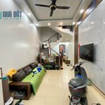 Bán nhà ngõ 193 Văn Cao, diện tích 32m 3 tầng GIÁ 2 tỉ, ô.tô đỗ cửa