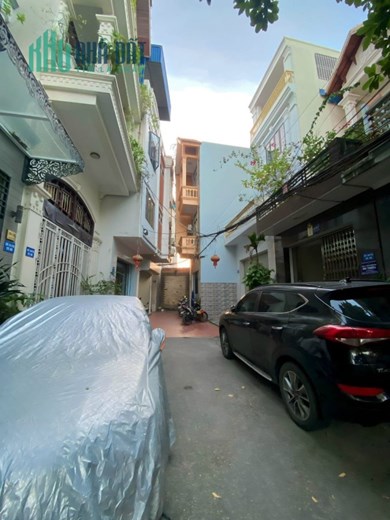 Bán nhà ngõ 193 Văn Cao, diện tích 32m 3 tầng GIÁ 2 tỉ, ô.tô đỗ cửa