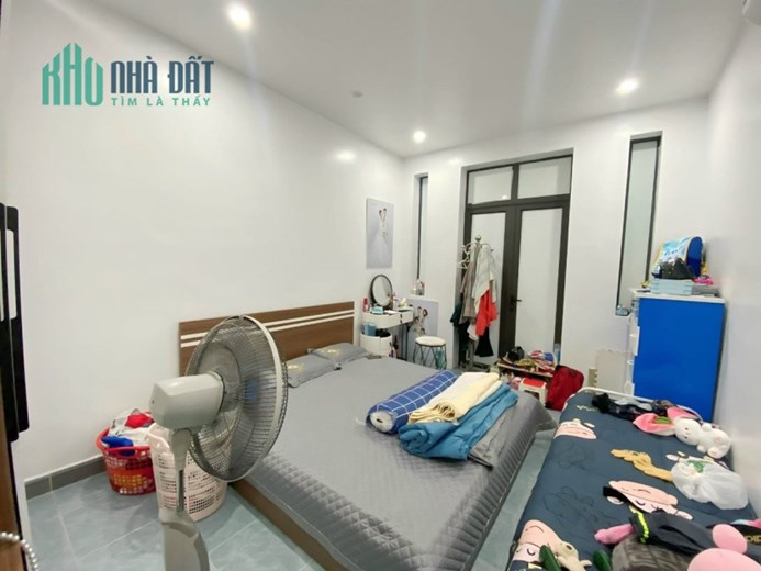 Bán nhà ngõ 193 Văn Cao, diện tích 32m 3 tầng GIÁ 2 tỉ, ô.tô đỗ cửa