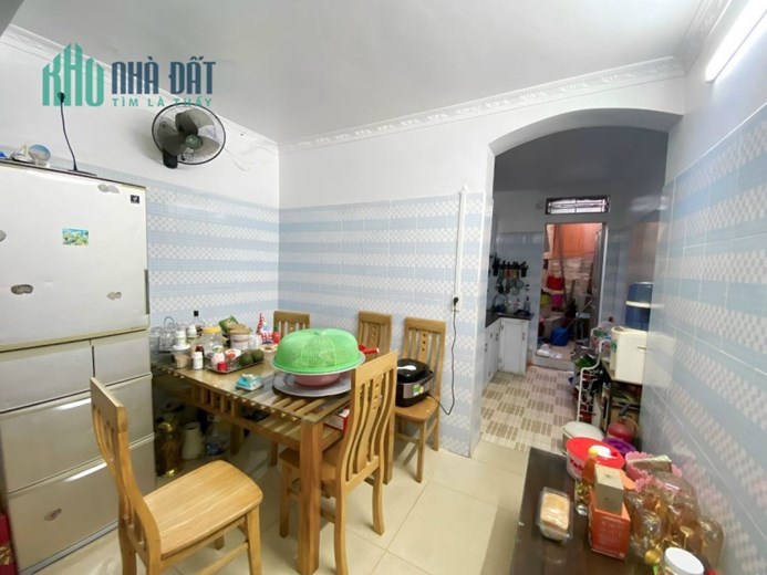 Bán nhà ngõ 193 Văn Cao, diện tích 32m 3 tầng GIÁ 2 tỉ, ô.tô đỗ cửa
