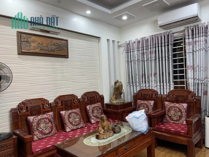 Nhà đẹp ở ngay phố Láng Hạ Đống Đa 36.5m2x5 tầng, ngõ rộng ôtô đỗ gần chỉ 6.8 tỷ.