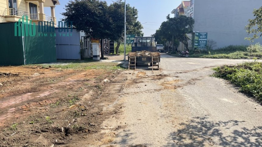 Bán đất Hòa Lạc  240m2 mặt tiền 9,60m Sổ hồng Hà Nội , vị trí ngã 3 view hồ tái định cư bình yên .