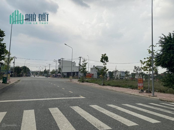 Cần tiền bán gấp lô đất Kim Oanh trung tâm Bến Cát giá 700 triệu, LH 0936039981